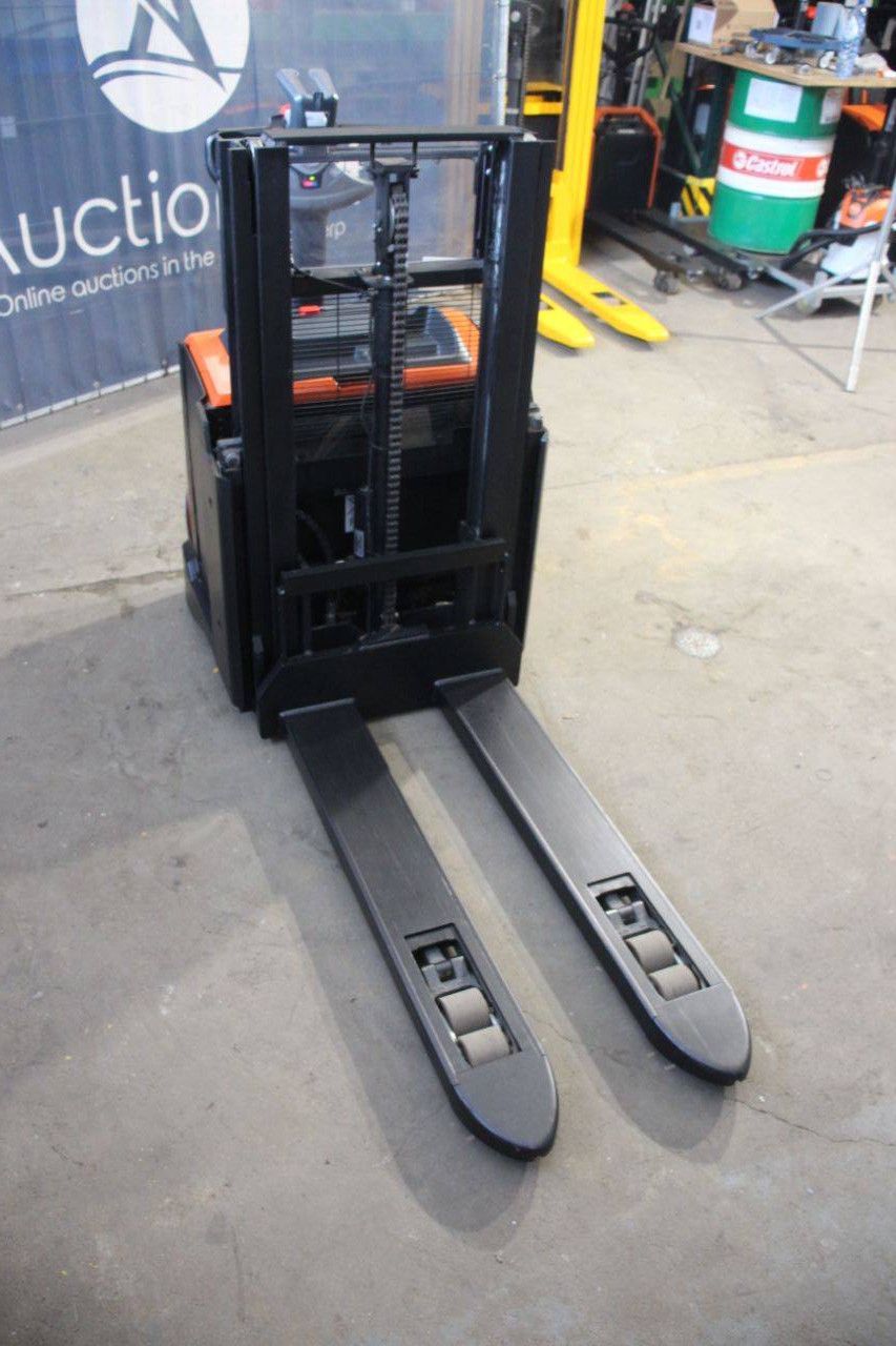 Toyota SWE200D Electric Stacker 2000kg 1.7m 2020