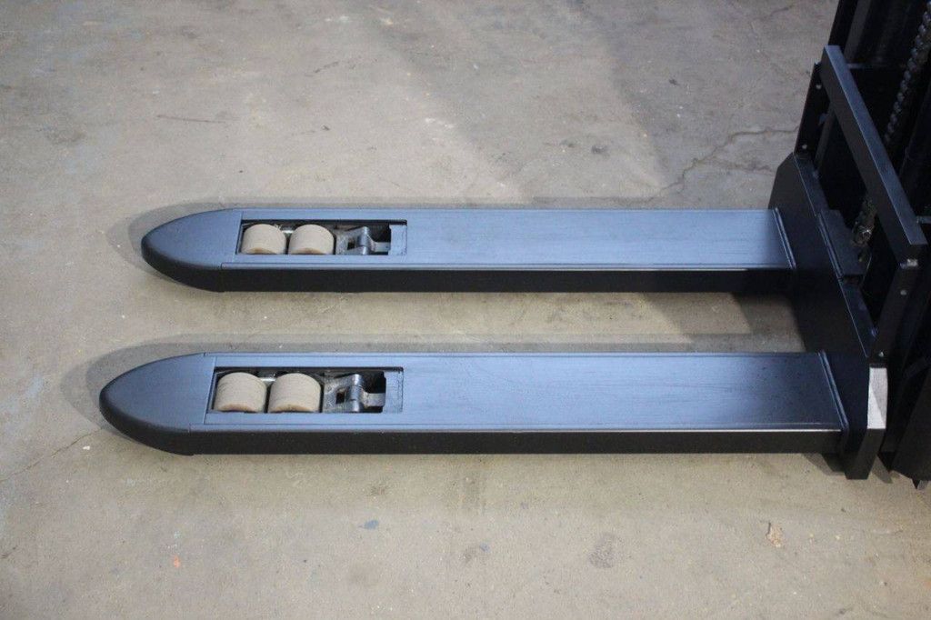 Toyota SWE200D Electric Stacker 2000kg 1.7m 2020