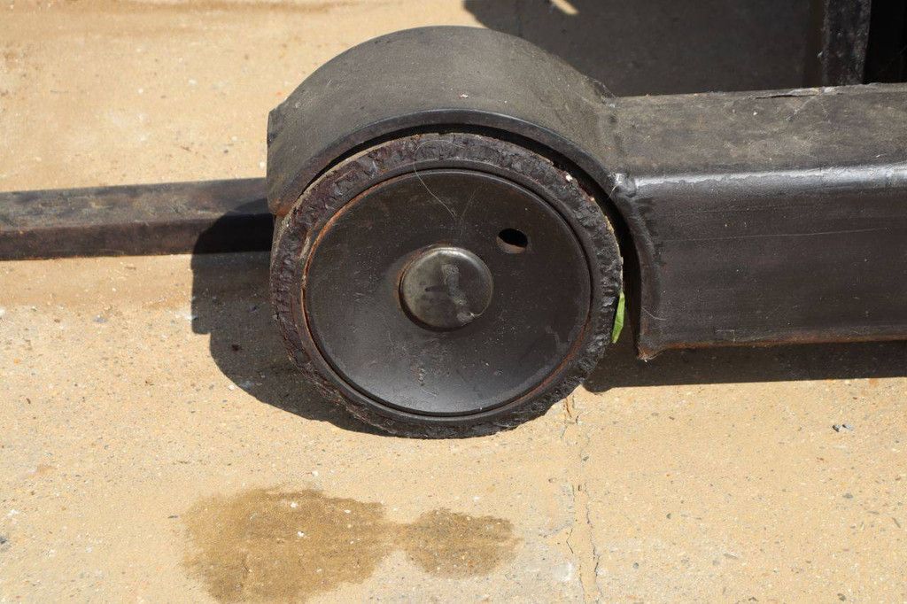 Reach truck Linde R16 Electric 1600kg 4.79m 1997