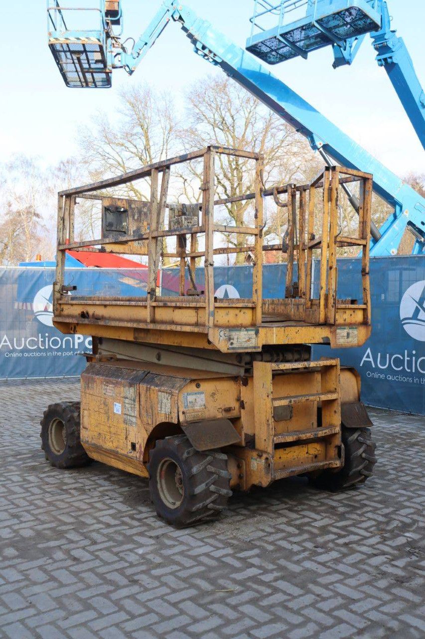 Scissor lift Genie GS-3268 RT Diesel 9.75m 2000