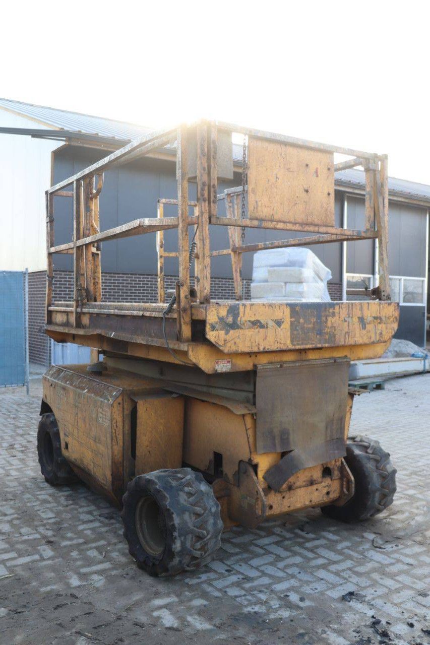 Scissor lift Genie GS-3268 RT Diesel 9.75m 2000