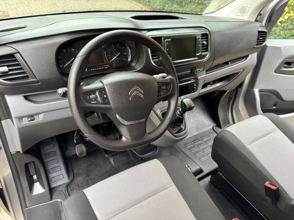 Passenger car Citroën Jumpy Diesel 119 hp 2019