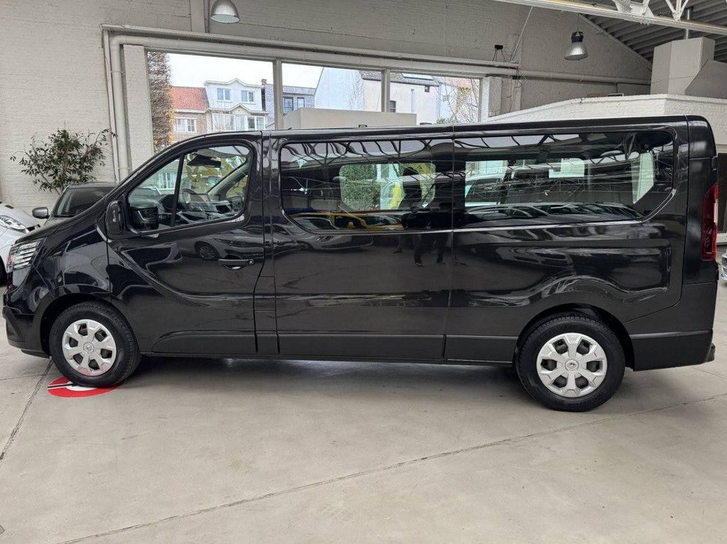 Passenger car Renault Trafic Diesel 110 hp 2022