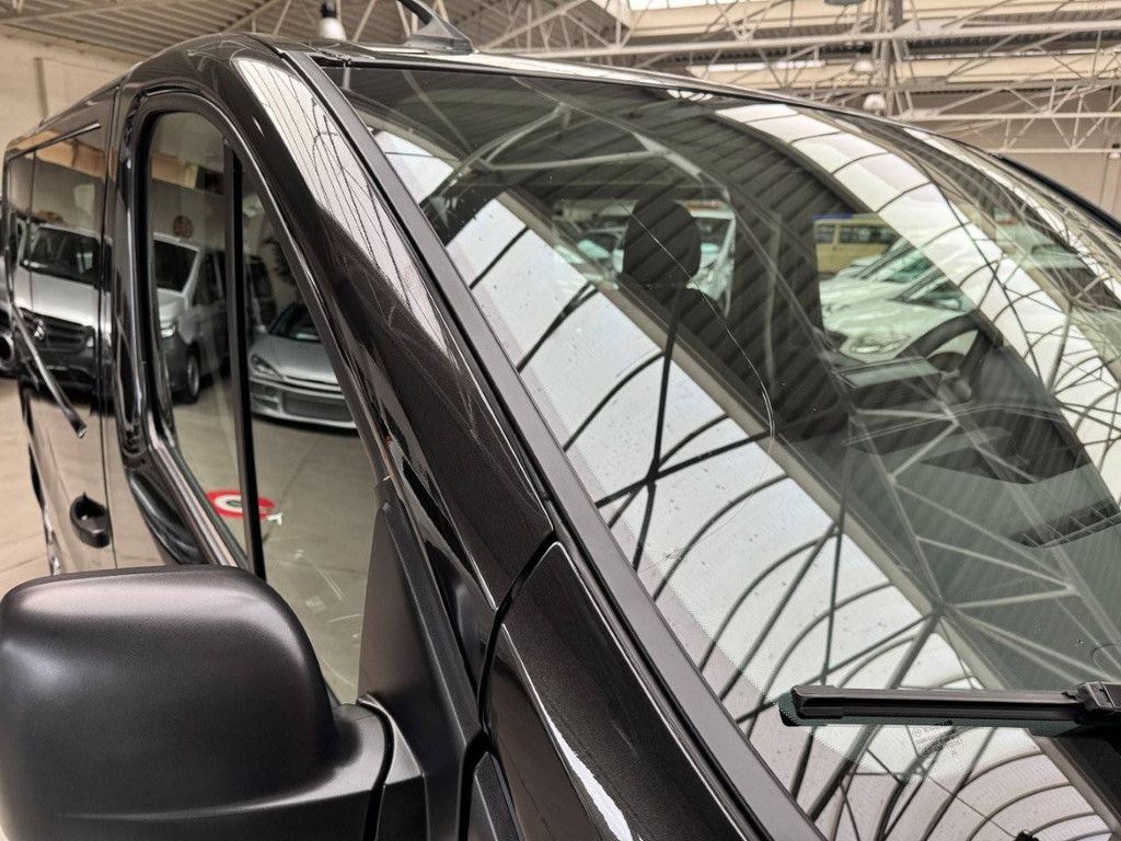 Passenger car Renault Trafic Diesel 110 hp 2022