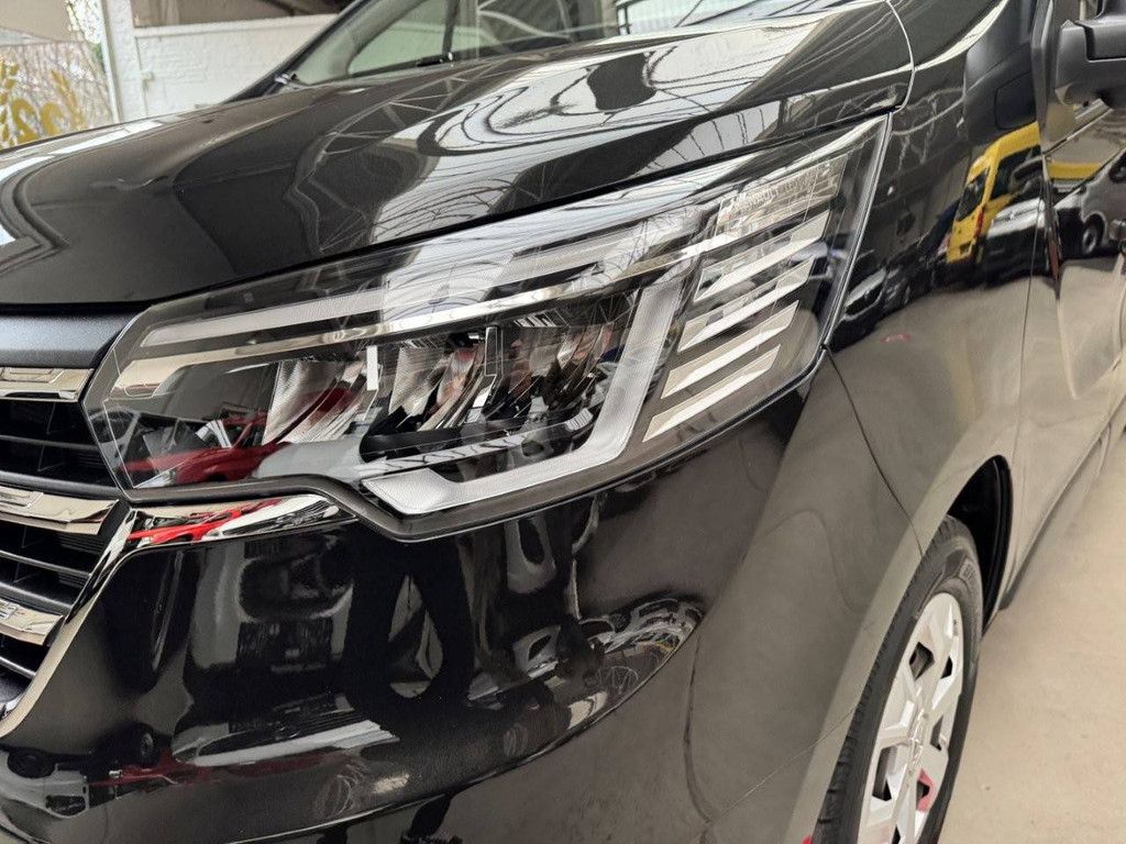 Passenger car Renault Trafic Diesel 110 hp 2022