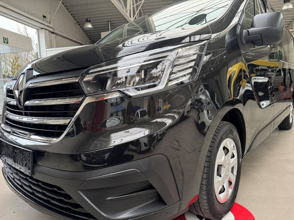 Passenger car Renault Trafic Diesel 110 hp 2022