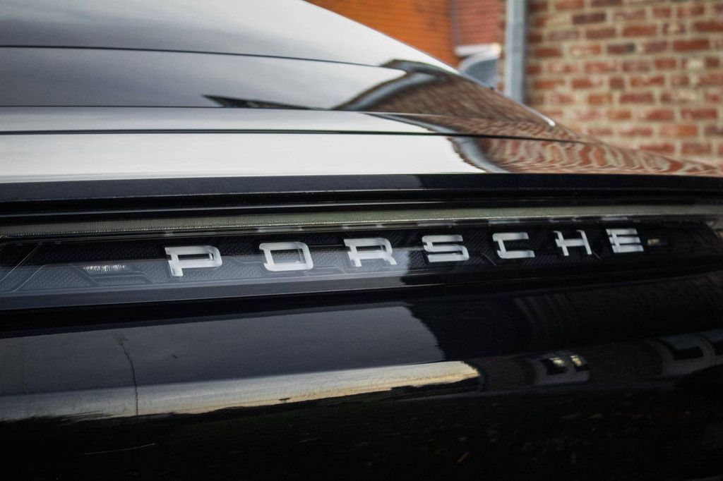 Pkw Porsche Taycan 4S Elektro 490 PS 2020 (Marge)