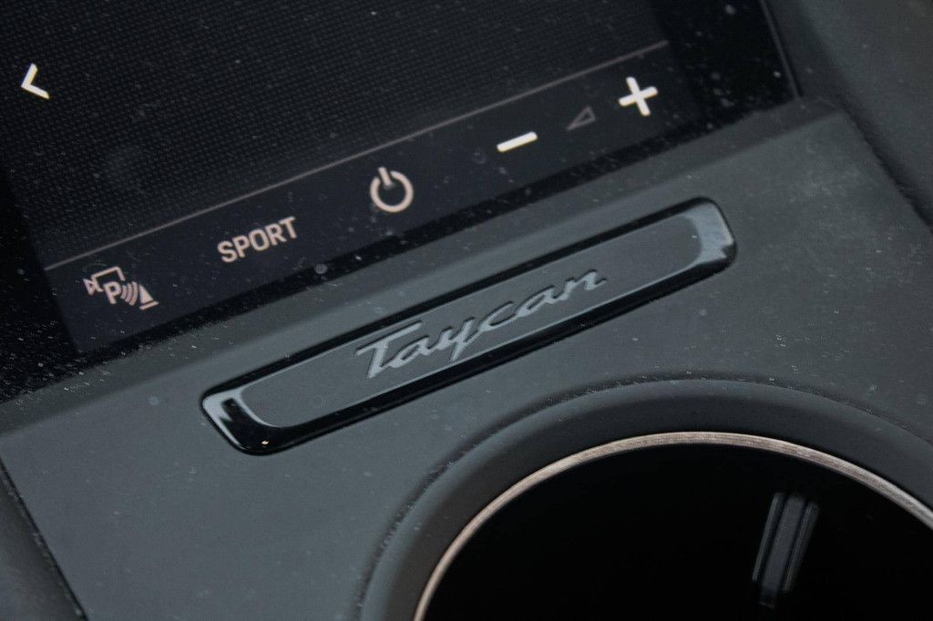 Pkw Porsche Taycan 4S Elektro 490 PS 2020 (Marge)