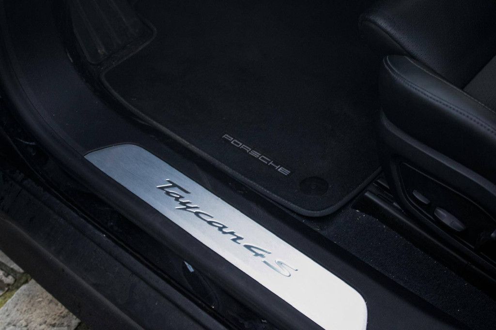 Pkw Porsche Taycan 4S Elektro 490 PS 2020 (Marge)