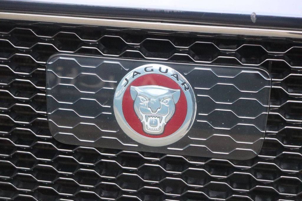 SUV Jaguar F-PACE Diesel 132kW 2017