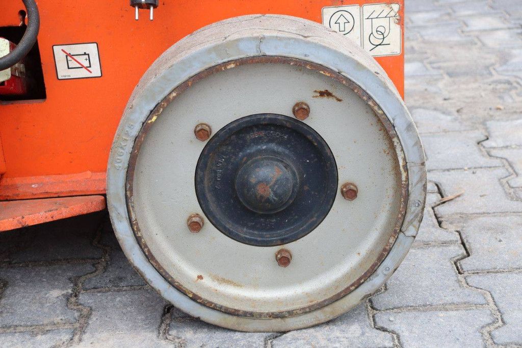 JLG 2030ES 8.1m Scissor Lift 2008 (New Battery Pack)