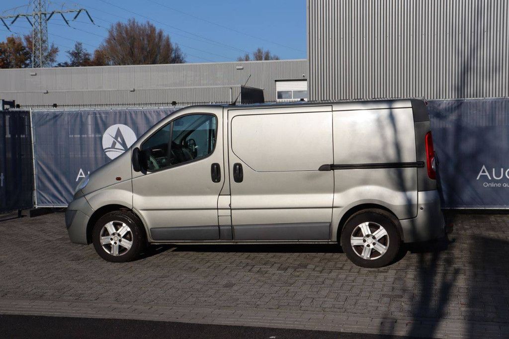 Transporter Opel VIVARO-2 2.0CDTI/66KW-E4 2.7T L1H1 Diesel 2010 (Marge)