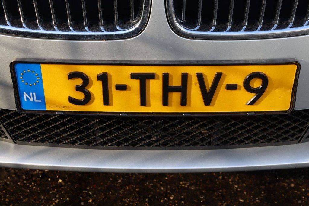 Passenger car BMW 520i Petrol 184 hp 2012 (Margin)