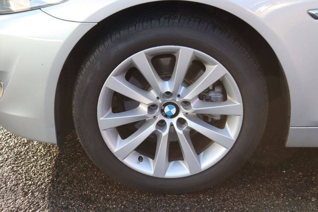 Passenger car BMW 520i Petrol 184 hp 2012 (Margin)