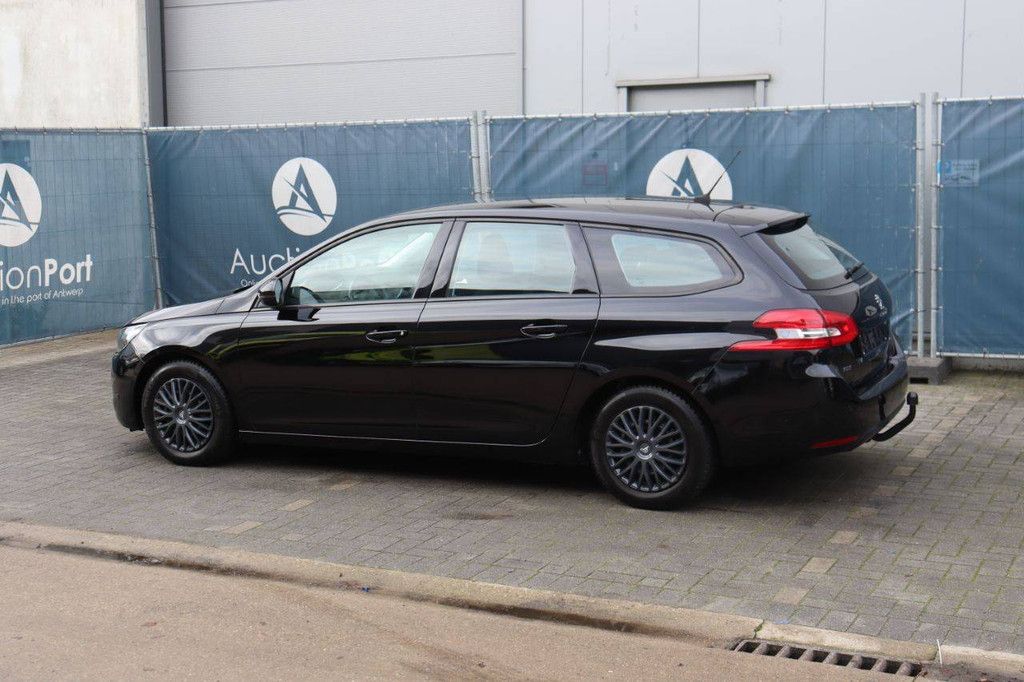 Passenger car Peugeot 308 Diesel 85kW 2016