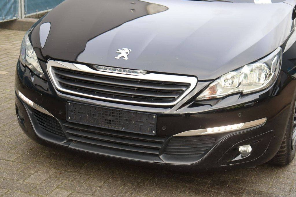Passenger car Peugeot 308 Diesel 85kW 2016