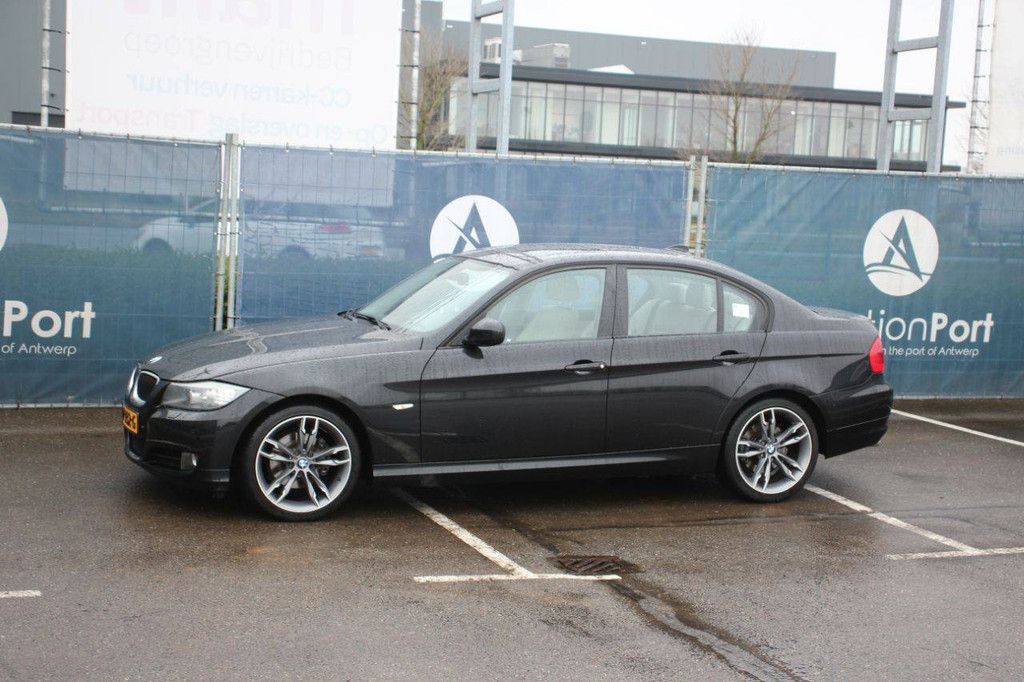 Passenger car BMW 320i High Executive Petrol 125kW 2010 (Margin)