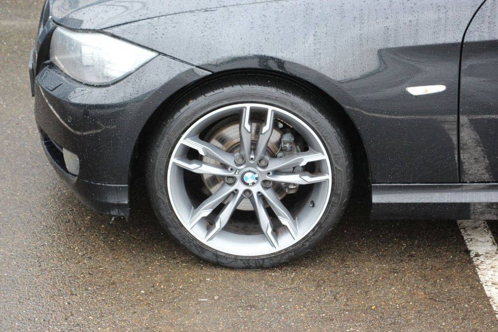 Passenger car BMW 320i High Executive Petrol 125kW 2010 (Margin)
