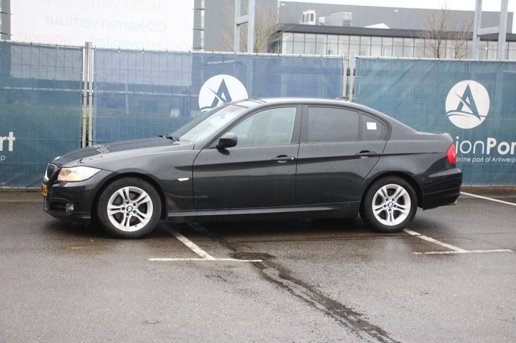 Pkw BMW 318i Business Line Benzin 105kW 2010 (Marge)