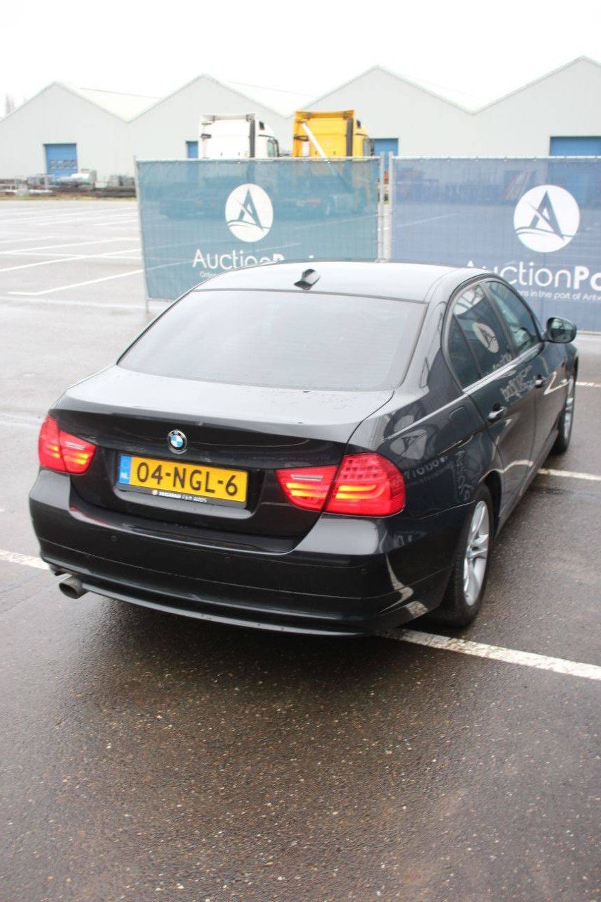 Pkw BMW 318i Business Line Benzin 105kW 2010 (Marge)