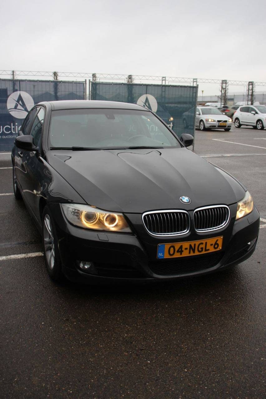 Pkw BMW 318i Business Line Benzin 105kW 2010 (Marge)