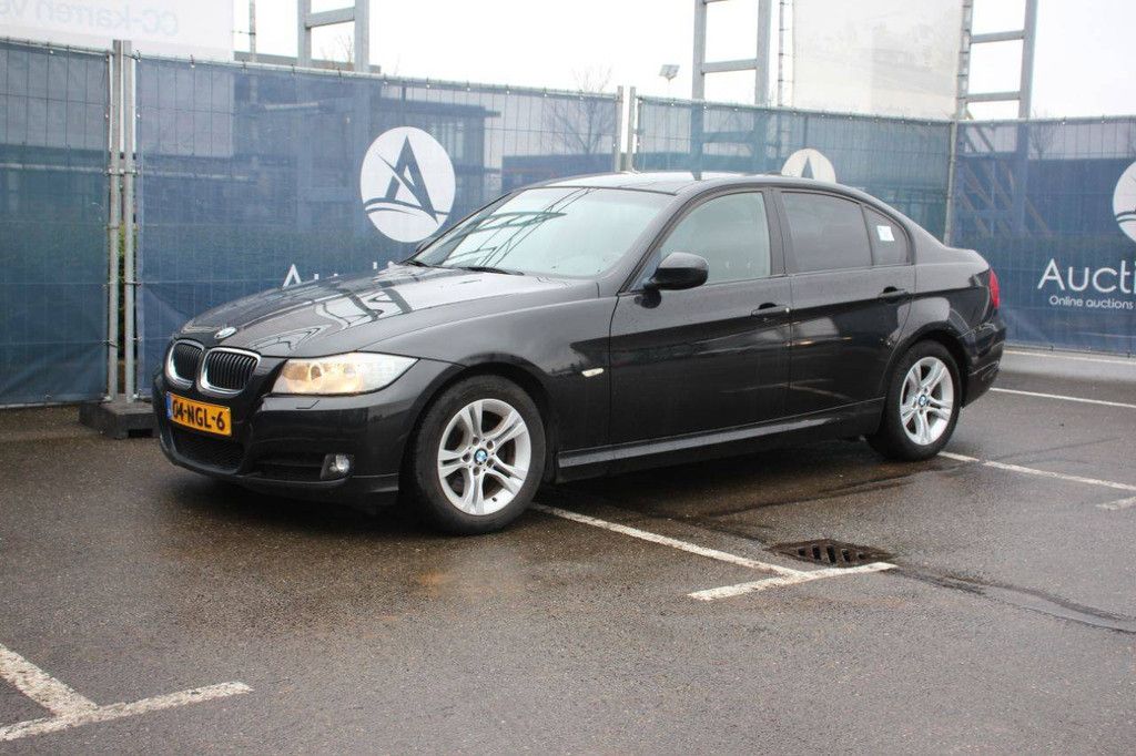 Pkw BMW 318i Business Line Benzin 105kW 2010 (Marge)