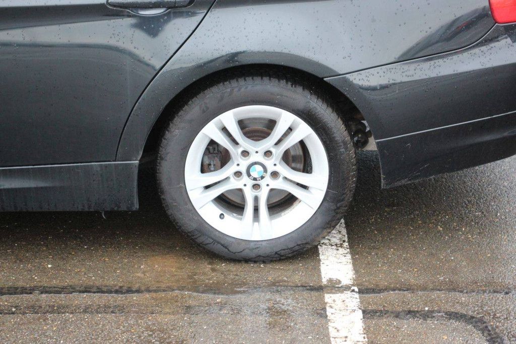 Pkw BMW 318i Business Line Benzin 105kW 2010 (Marge)