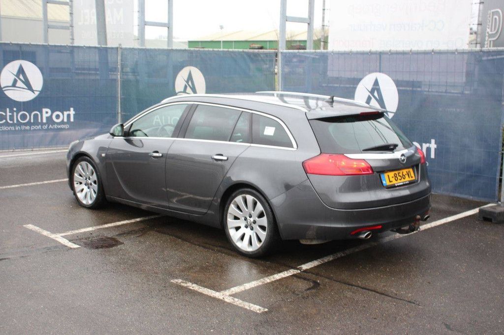 Station wagon Opel INSIGNIA SPORTS TOURER Petrol 260 hp 2010