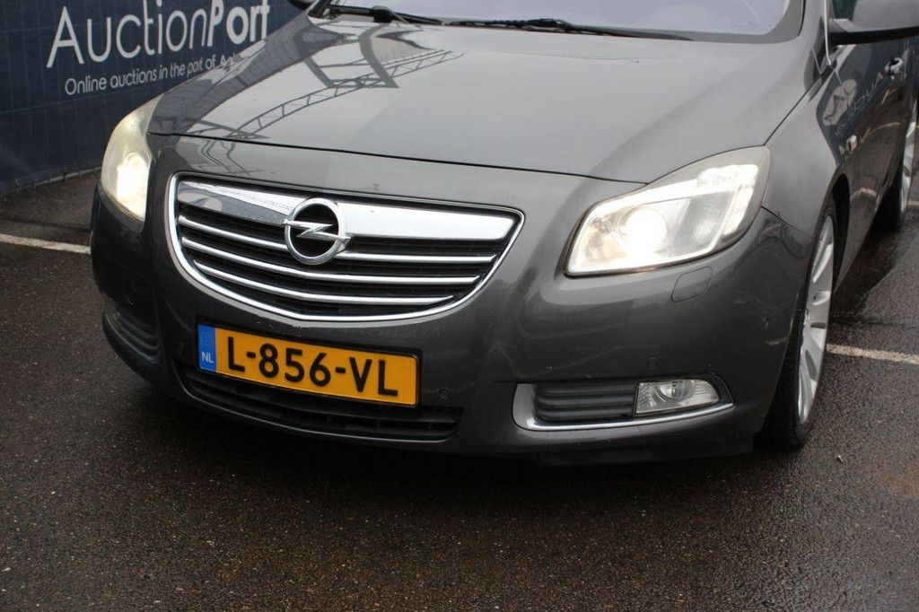 Station wagon Opel INSIGNIA SPORTS TOURER Petrol 260 hp 2010