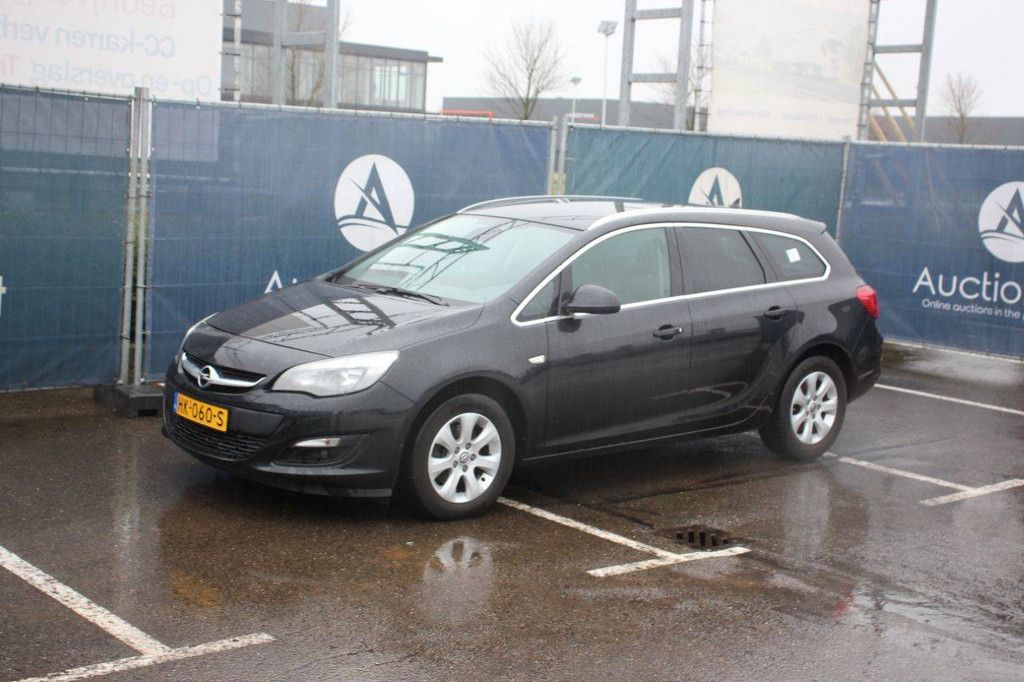 Station wagon Opel ASTRA Diesel 110 hp 2015