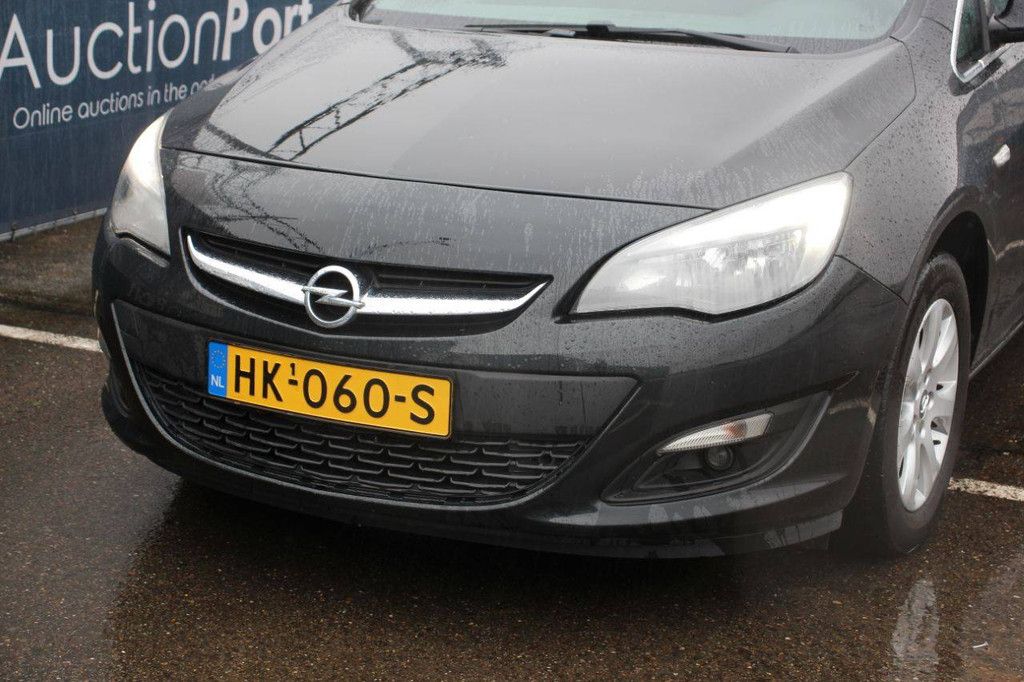 Station wagon Opel ASTRA Diesel 110 hp 2015