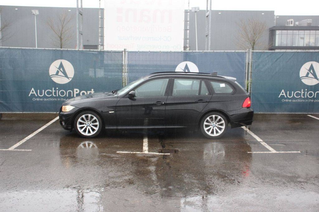 Station wagon BMW 318I Petrol 136 hp 2011