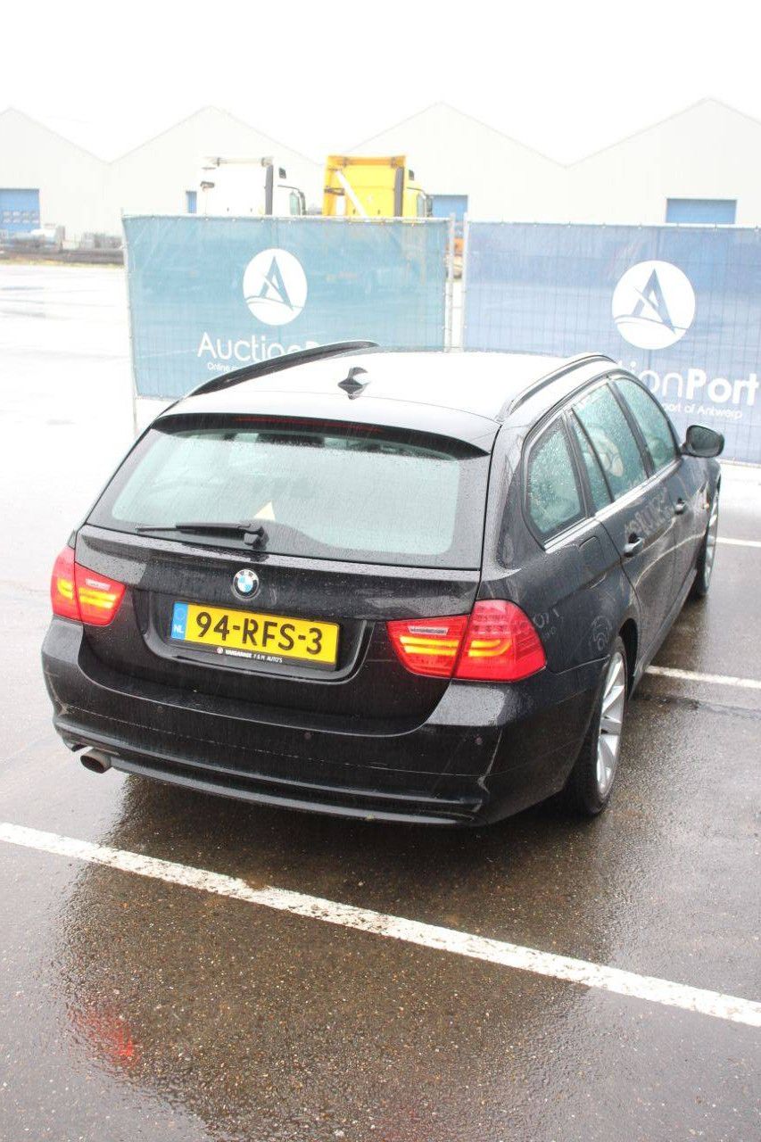Station wagon BMW 318I Petrol 136 hp 2011