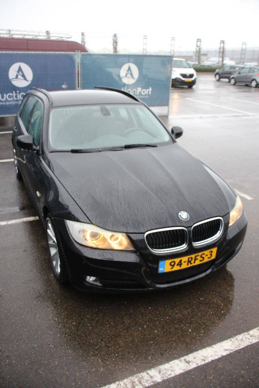 Station wagon BMW 318I Petrol 136 hp 2011