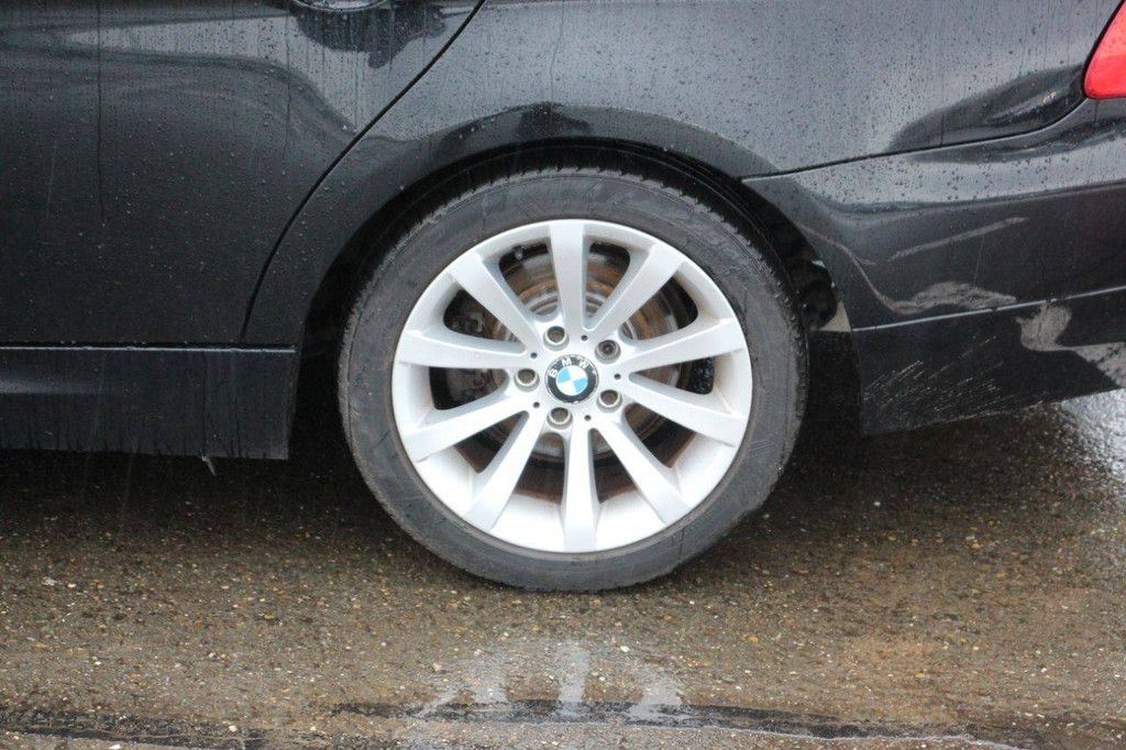 Station wagon BMW 318I Petrol 136 hp 2011