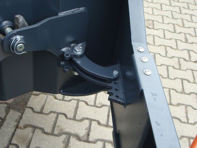 1000 kg mit Stoßstange und Werkzeug