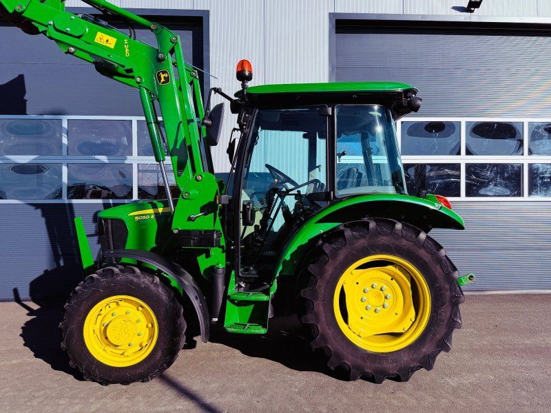 John Deere 5050 E