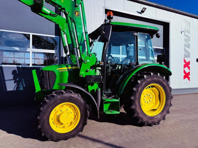 John Deere 5050 E