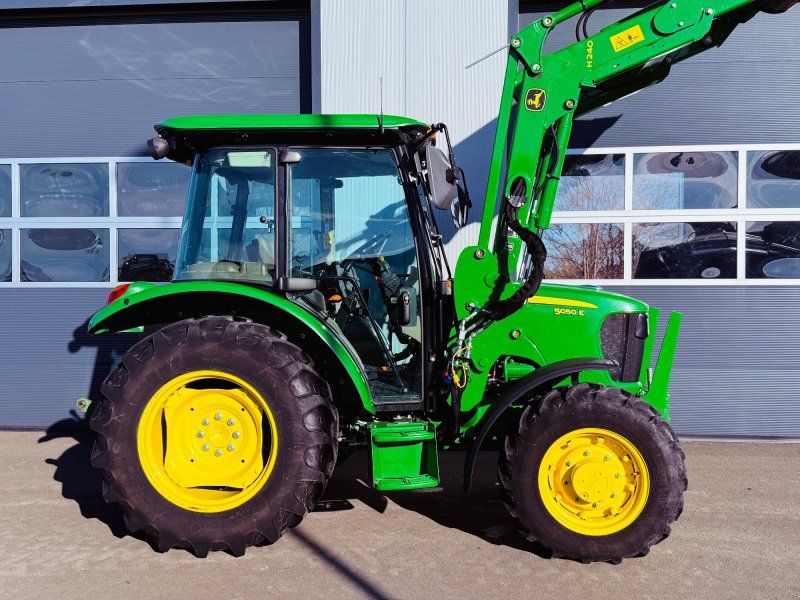 John Deere 5050 E