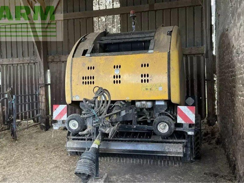 New Holland roll-belt 180 superfeed