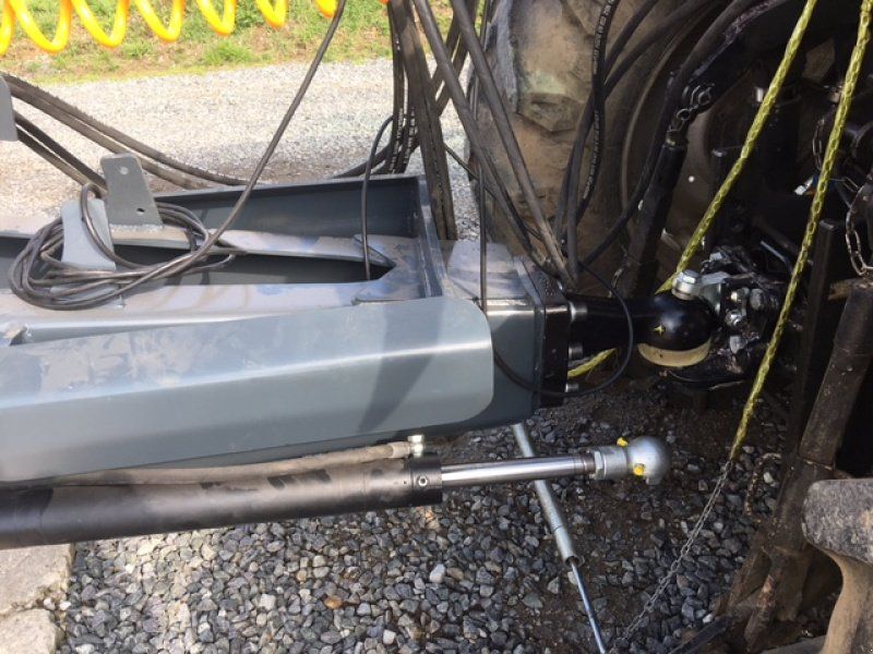 Kobzarenko TZP-39 45m³ Druckluft Zwangslenkung Deichselfederung