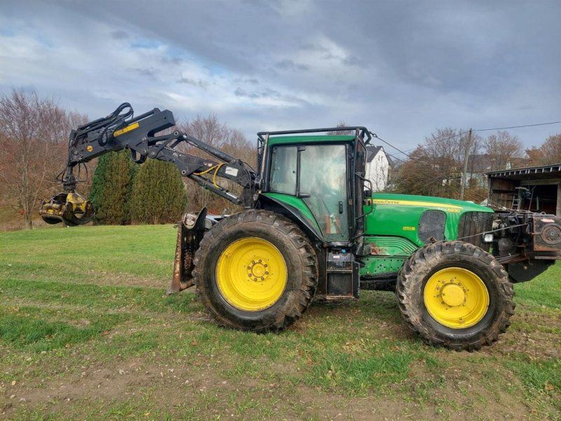 John Deere 6930