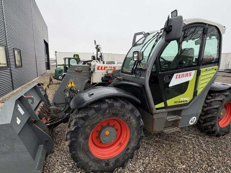 Claas SCORPION 7050