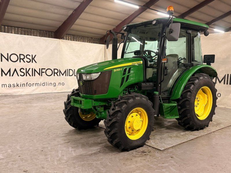 John Deere 5058E