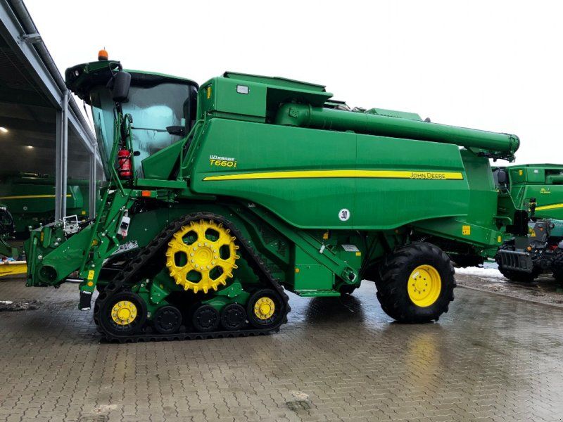 John Deere T660i