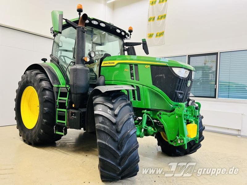 John Deere 6R 250