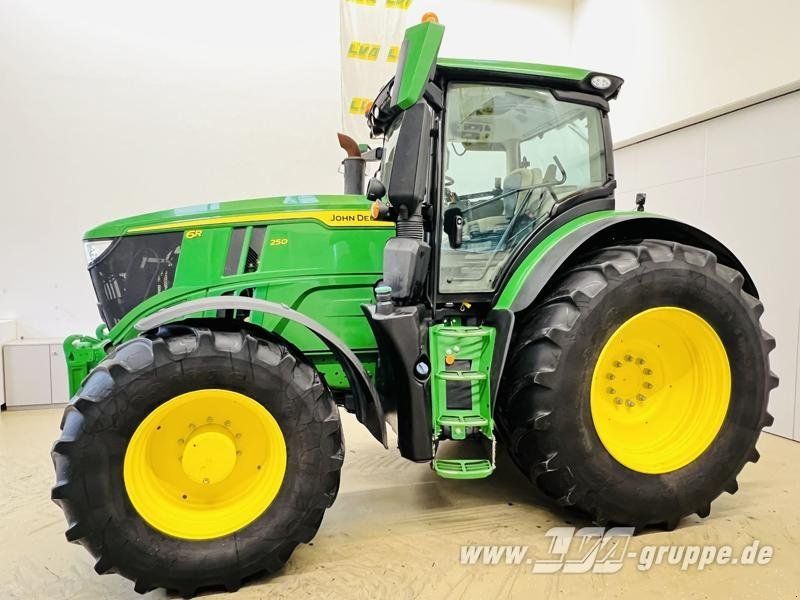 John Deere 6R 250