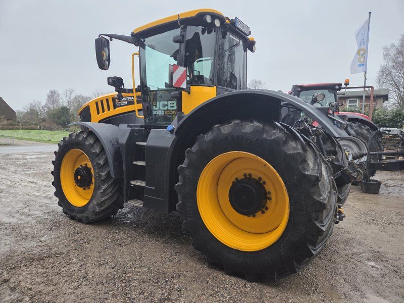JCB FasTrac 8330