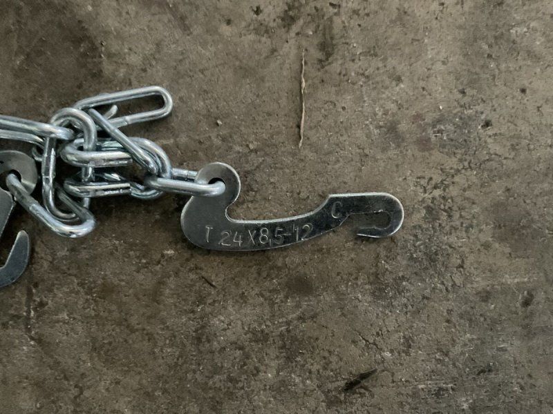 Universal 24x8.50-12