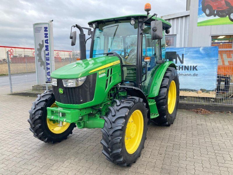 John Deere 5075E